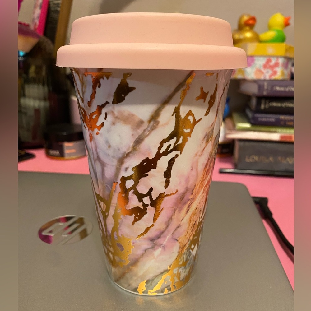 NWT, Icing White, Pink, Gold Marble Print Ceramic Tumbler W/ Pink Plastic Lid